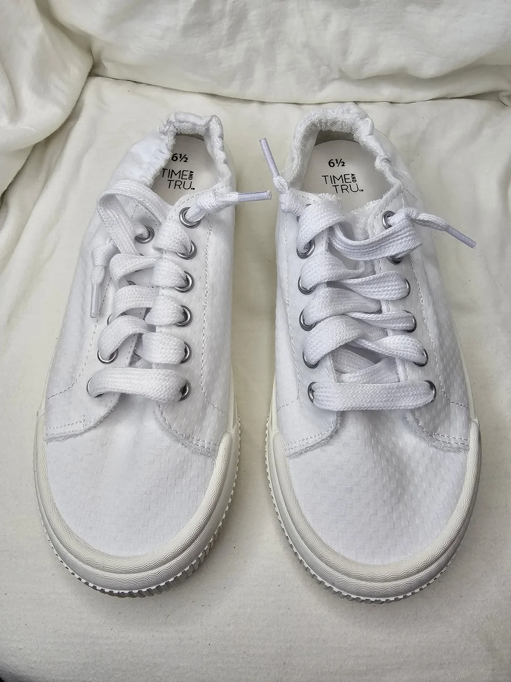 Time and Tru Women's Scrunchback White Canvas Casual Sneakers